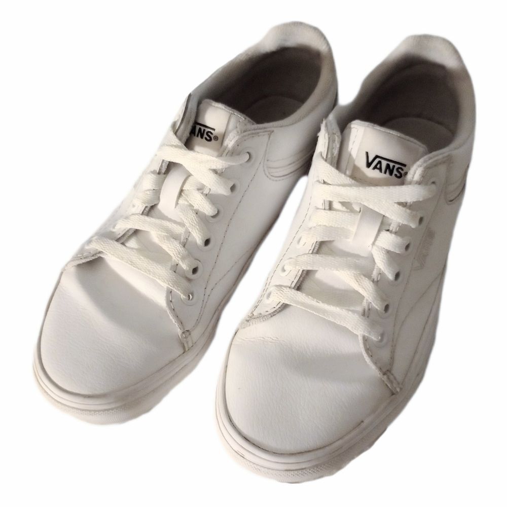 VANS White Seldan Leather Sneaker Shoes sz 6 Womens